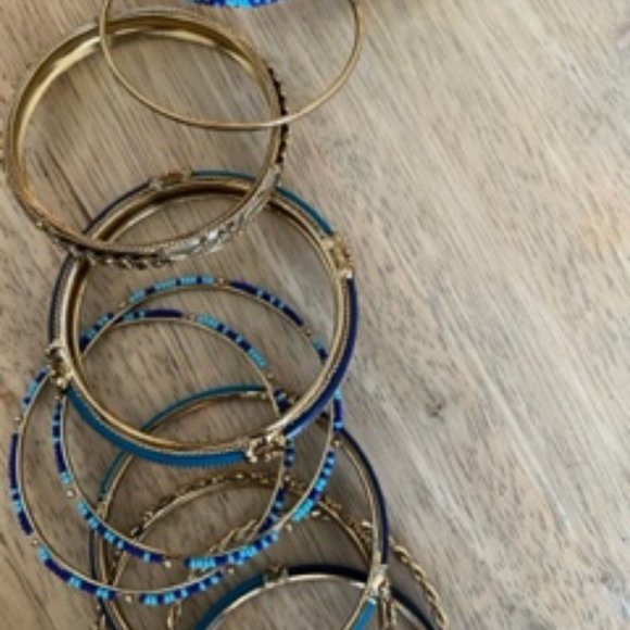 Bracelets - Picture 2 of 5